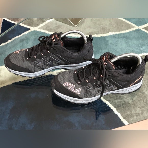 Fila Shoes - Picture 2 of 8